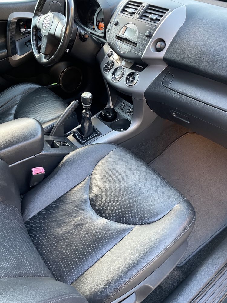 Vand Toyota rav 4/177 cai