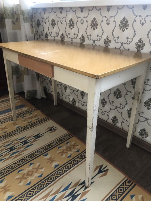 Стол кухонный