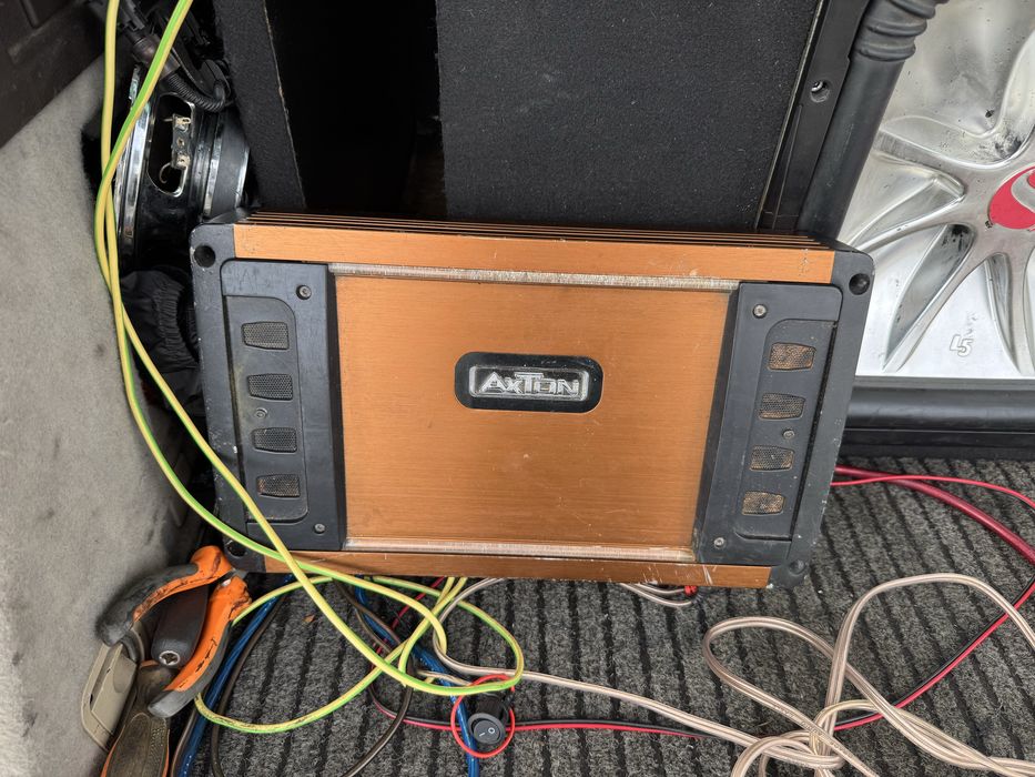 Kicker solo 15 със стъпало и кабели