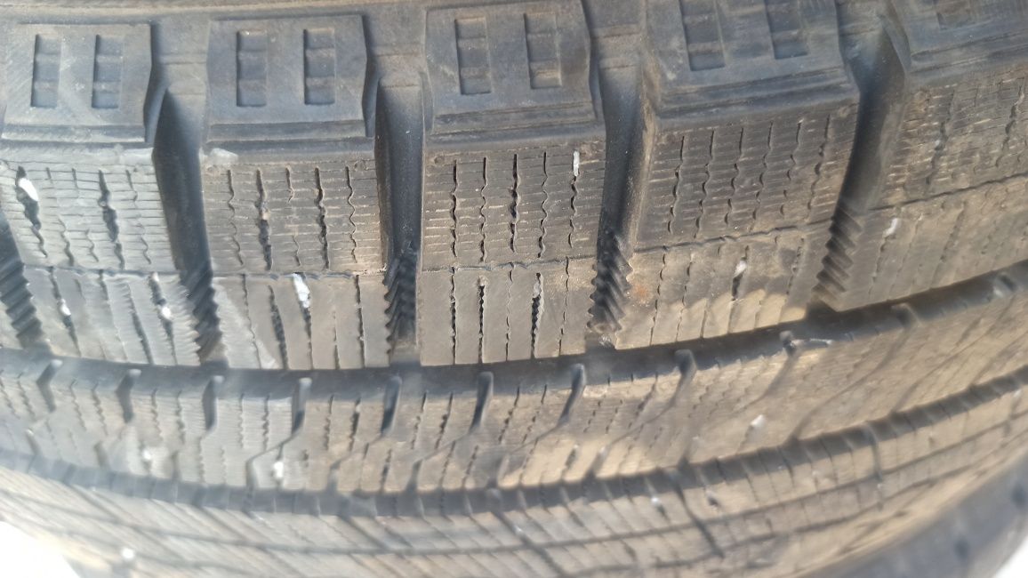 Автошины зимние 245/45/R18