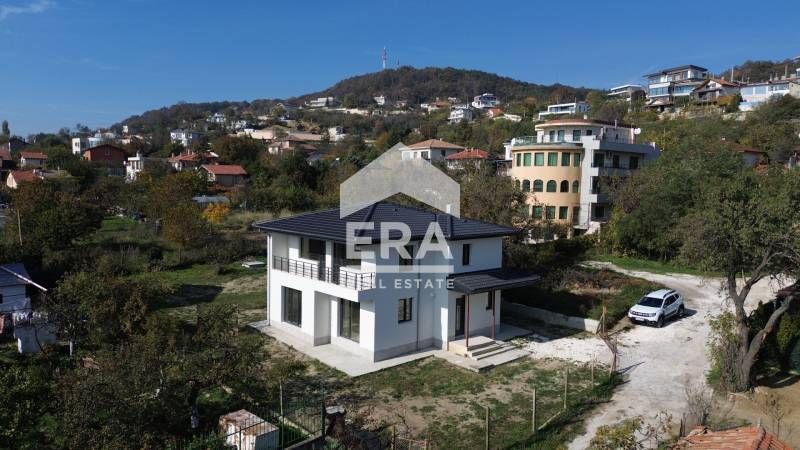 Двуетажна, ексклузивна, новопостроена къща за продажба, с двор, в м-т