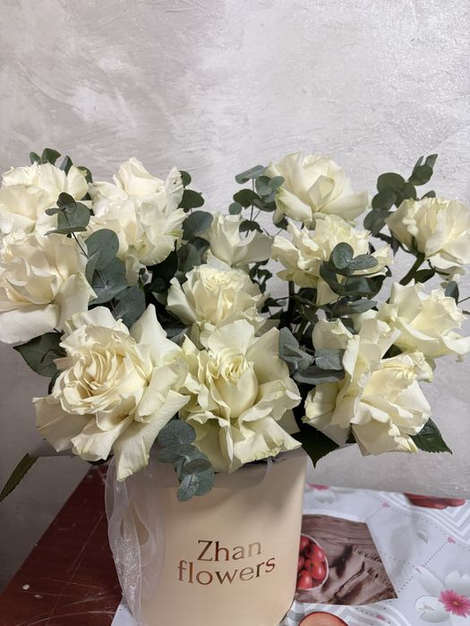 Цветы свежий  (Белы розы)