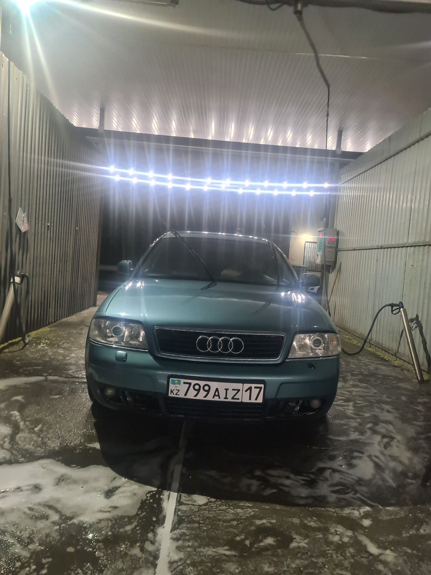 Audi A6 2000г         .