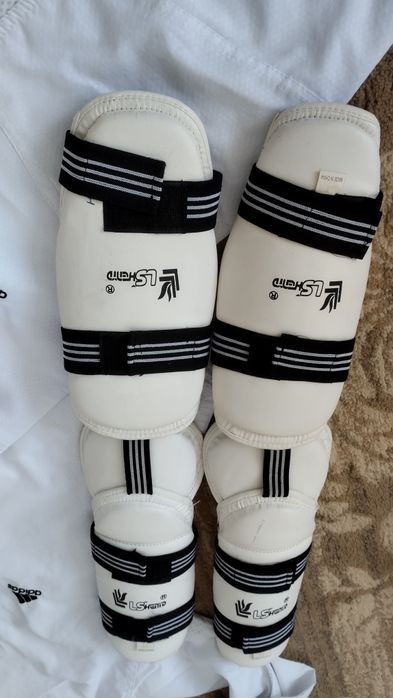 Для тоекванд одежда все вместе 10000тг