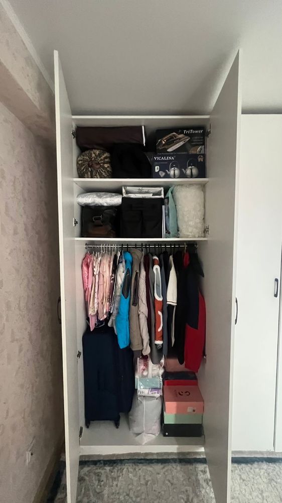 Продаётся кухонный гарнитур,шкаф для одежды,шкаф для прихожую