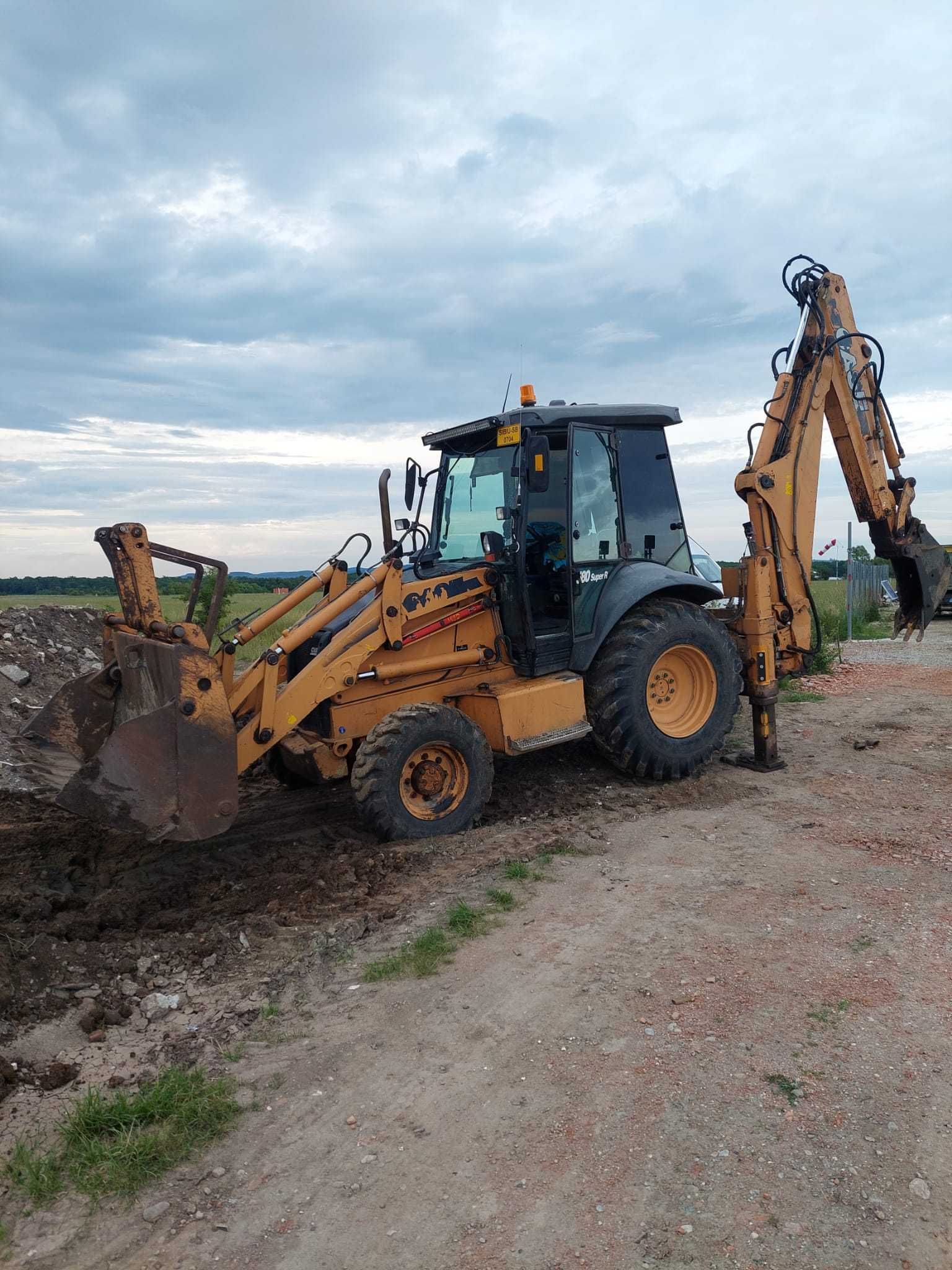 Inchiriez miniexcavator, buldoexcavator si bobcat