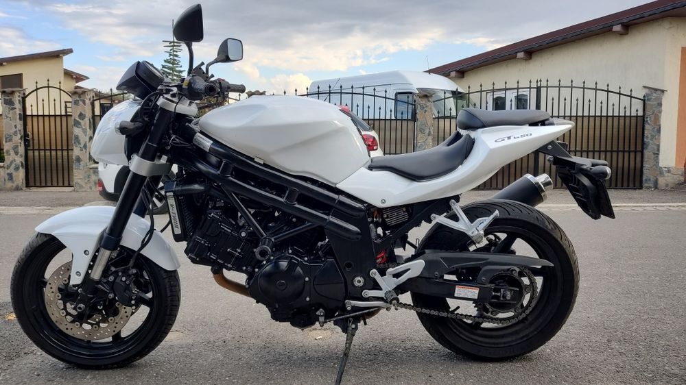 Hyosung GT650 Naked (nu Suzuki Yamaha Honda Kawasaki))