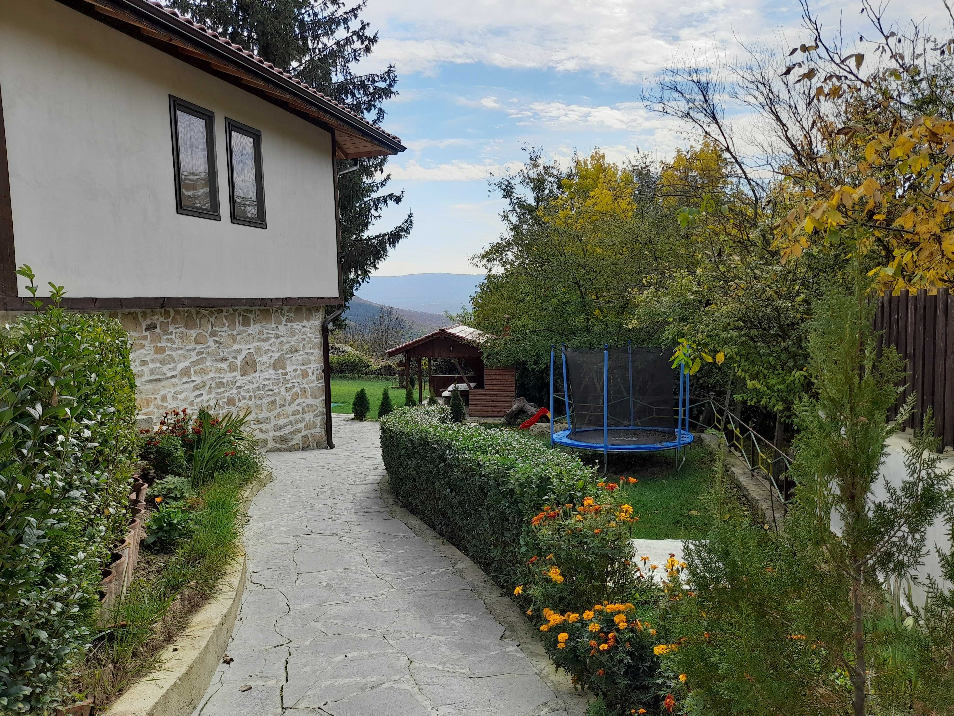 Къща за гости Ефтимови, на 90 км от Варна, с. Черни връх, Обл. Шумен