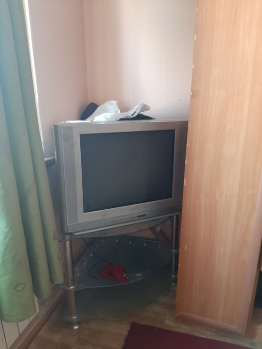 Телевизор подставки вместе продаётся