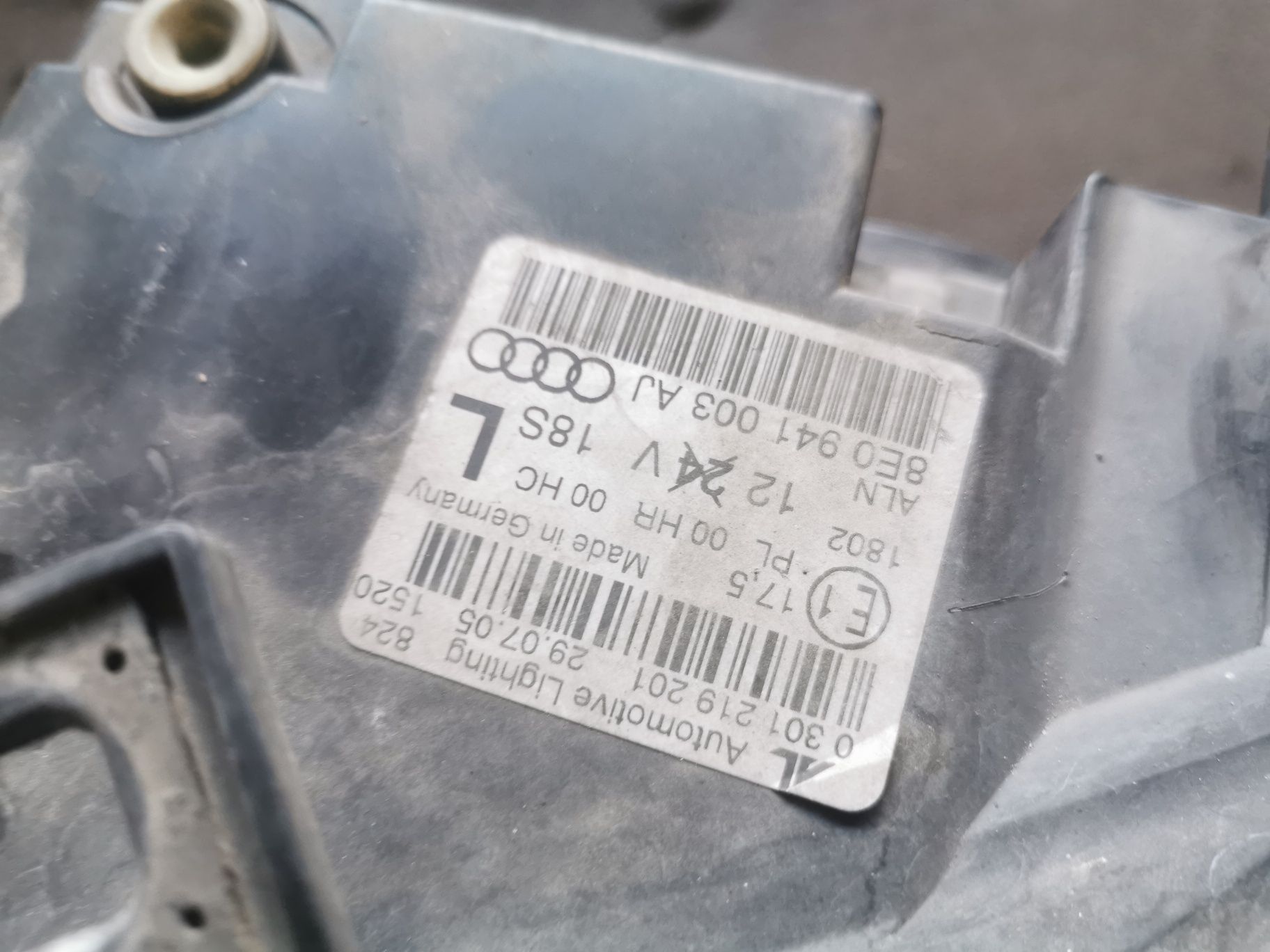 Ляв Фар Audi A4 B7