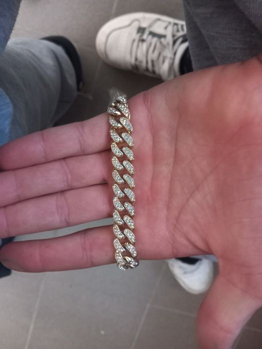 Bratara aur 14 carate