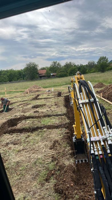 Услуги с мини верижен багер3.5т  транспорт  със самосвал 3т