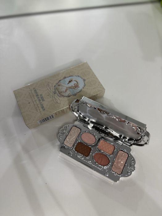 Flower Knows Палетка теней