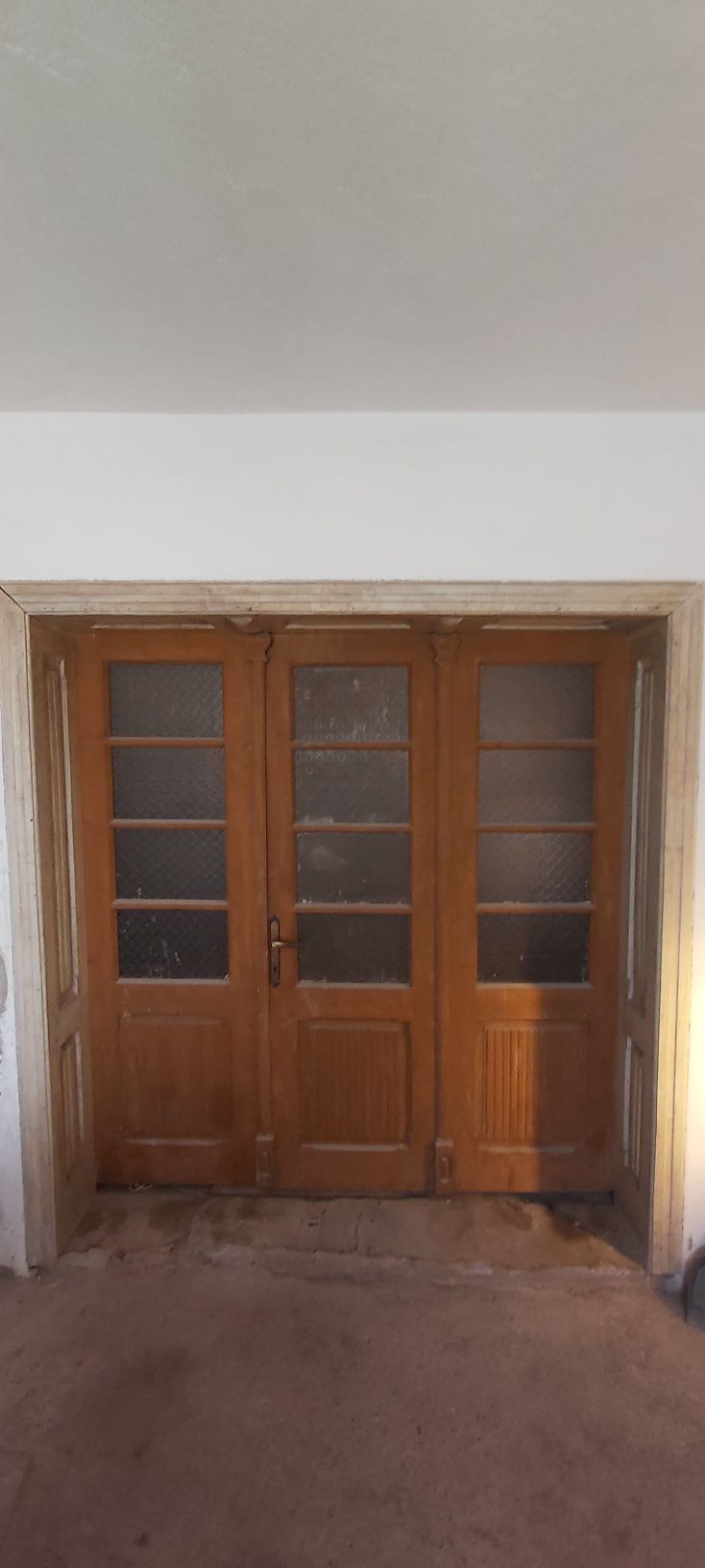 Vand glasvant interior cu 3 uși pt sufragerie