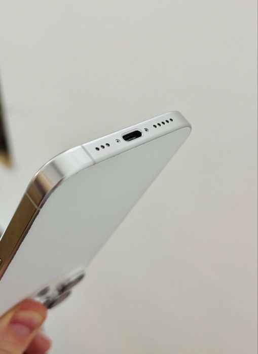 iPhone 16 PRO  Alb  256 GB  96% Bateria