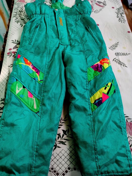 COMBINEZON impermeabil pentru Sky,zăpadă,frig. Vârsta 4-5 ani.