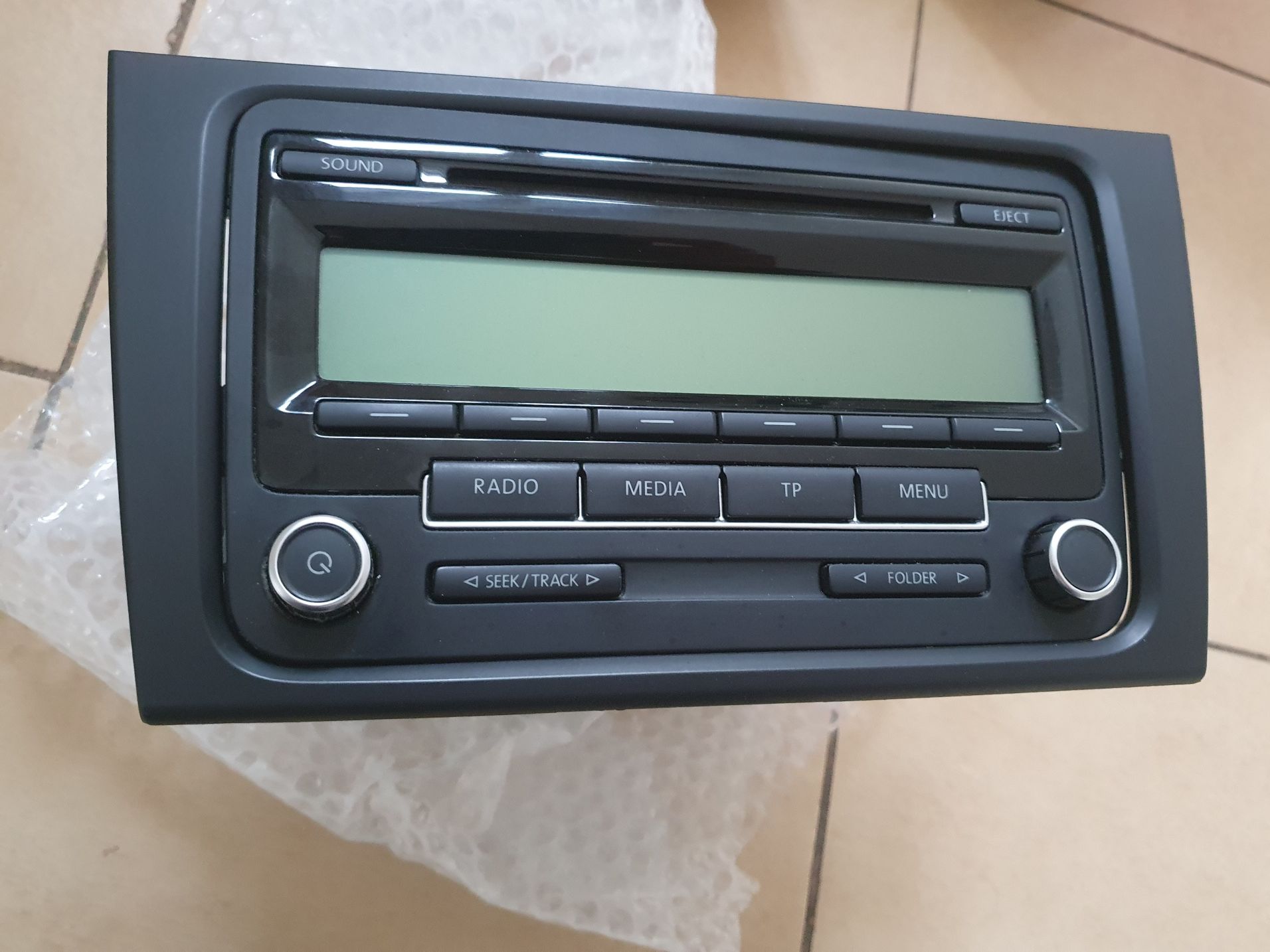 Radio CD Original VW / Dețin Codul de/ deblocarea