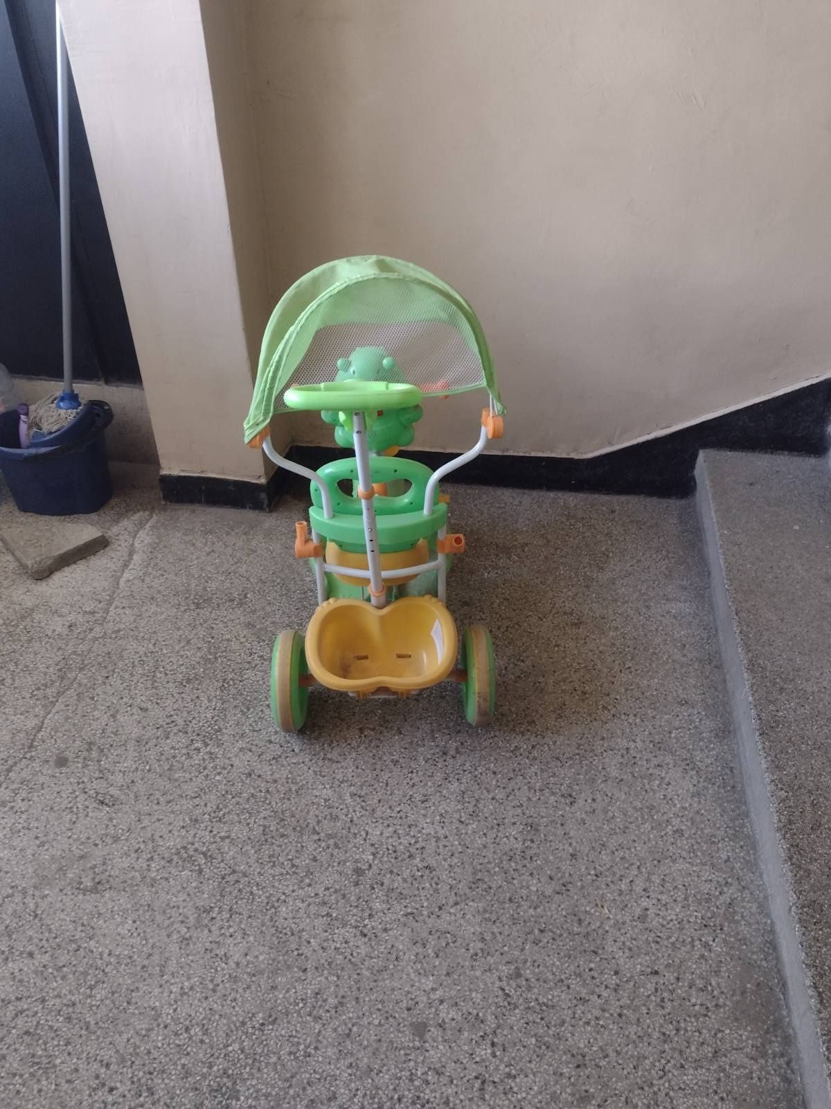 Триколка-колело с родителски контрол и сенник