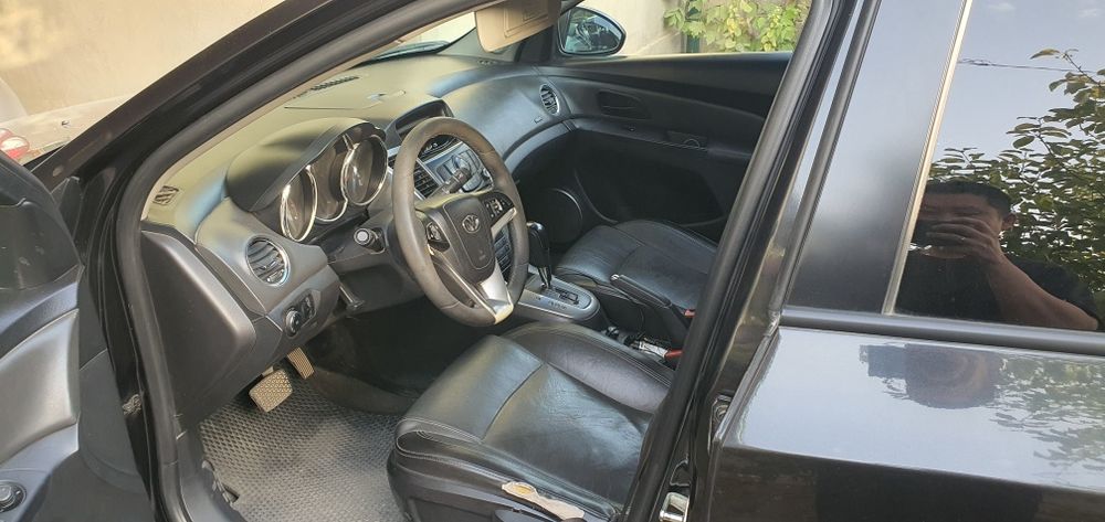 Продаю CHEVROLET CRUZE 1.6 Full позиция