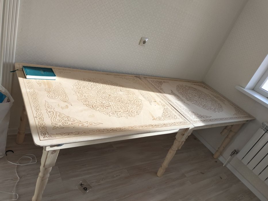 Продается стол для семейных мероприятий, кухонный гарнитур, шкаф купе