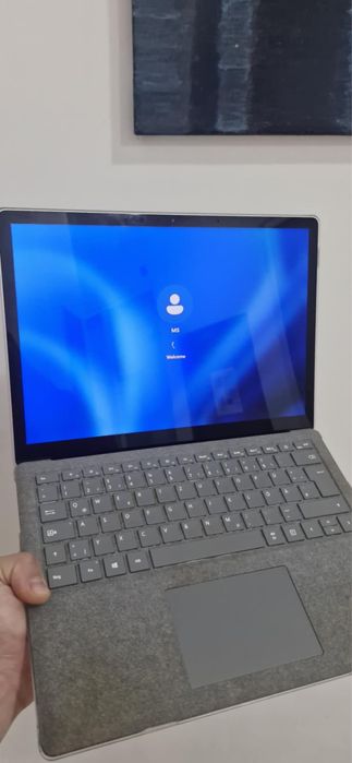 Laptop microsoft surface touchscreen