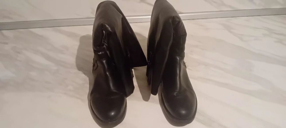 Дамски обувки от естествена кожа.