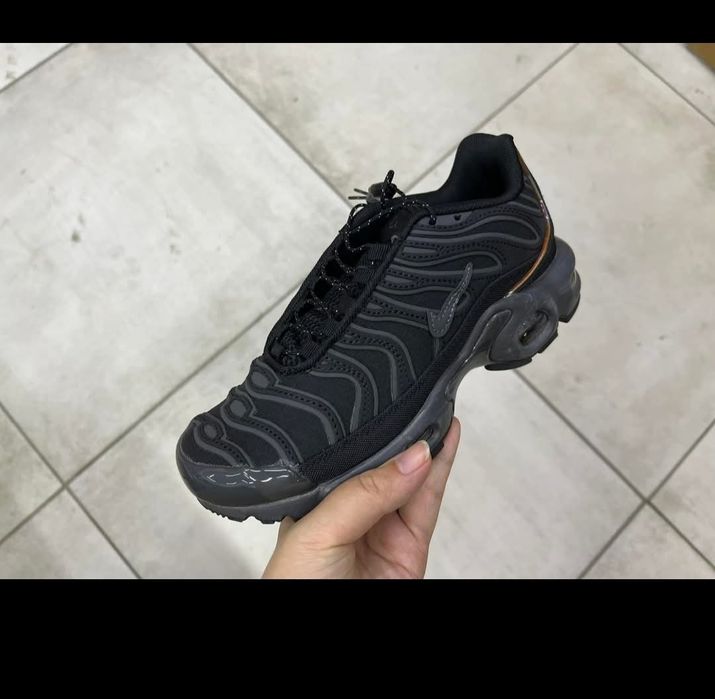 Nike air max plus drift.,