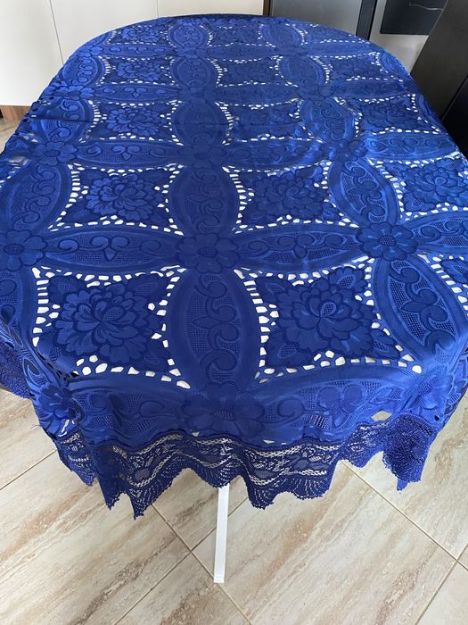 Fata de masa brodata