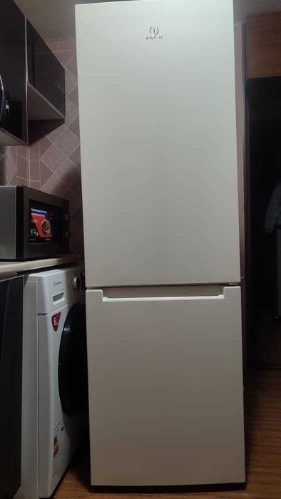 Холодильник Indesit