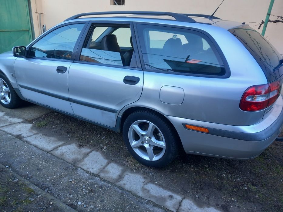 Vând piese din dezmembrări ptr auto volvo v40 2003