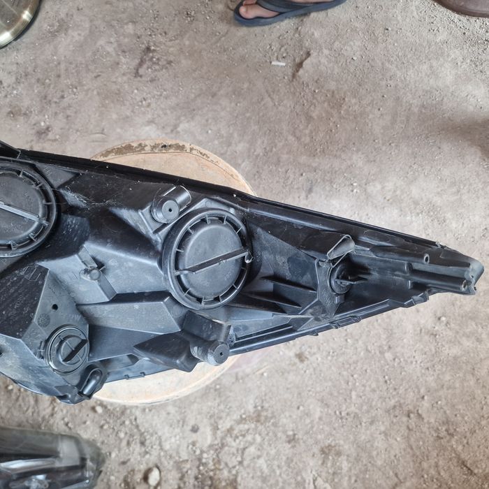 Kia Venga 2016 десен фар