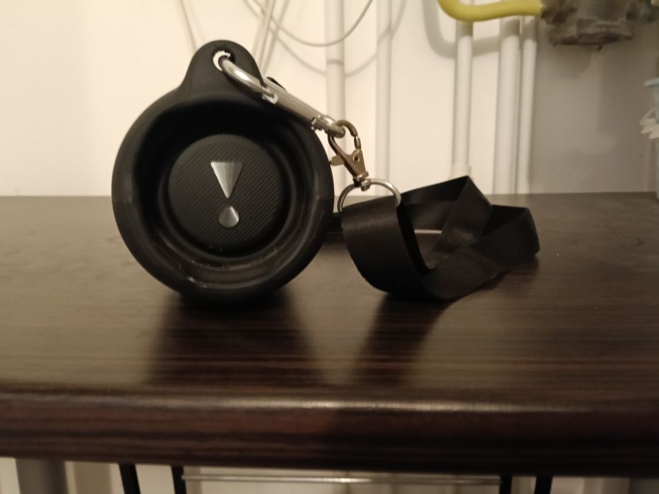 Vând boxă JBL Charge 5 folosită puțin