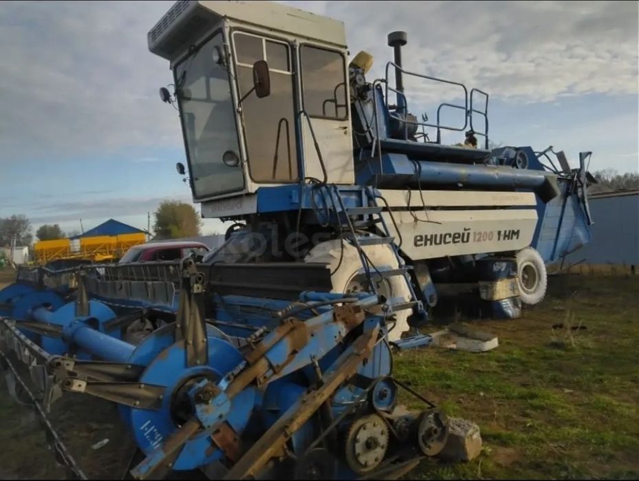 Комбайн Енисей 1200