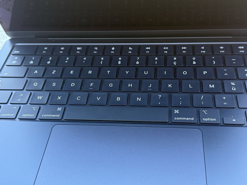 Macbook air 2022 Pret 3000 lei