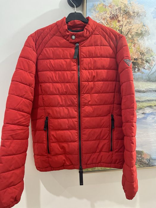 Мъжко яке на Guess