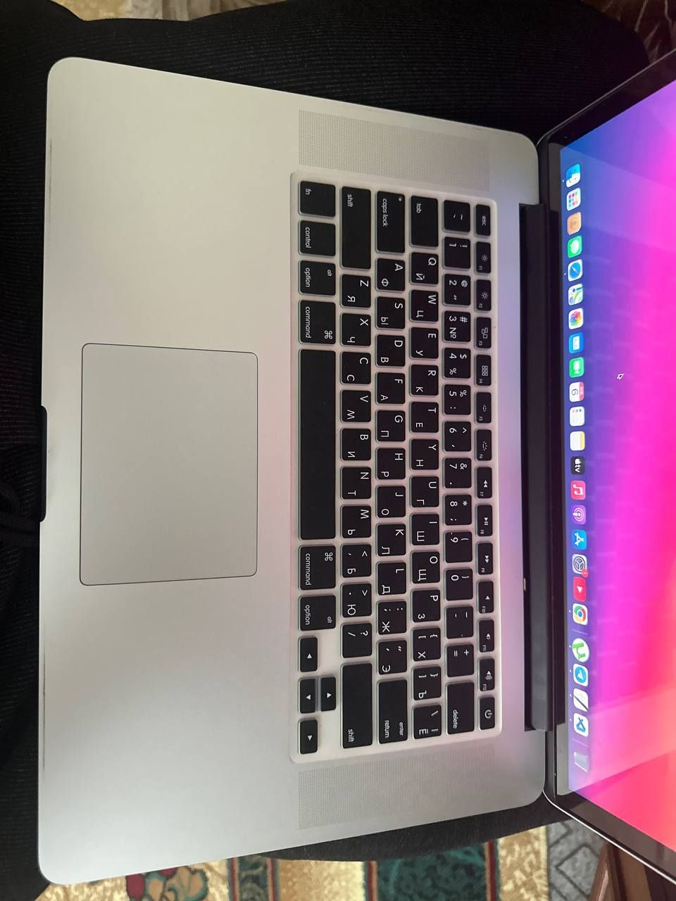 MacBook sotiladi