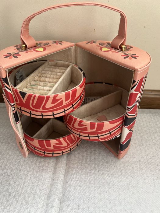 Кутия за бижута (кожена)