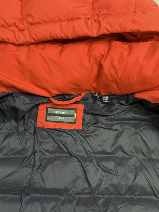 Дамско пухено яке SuperDry – размер L, отлично състояние