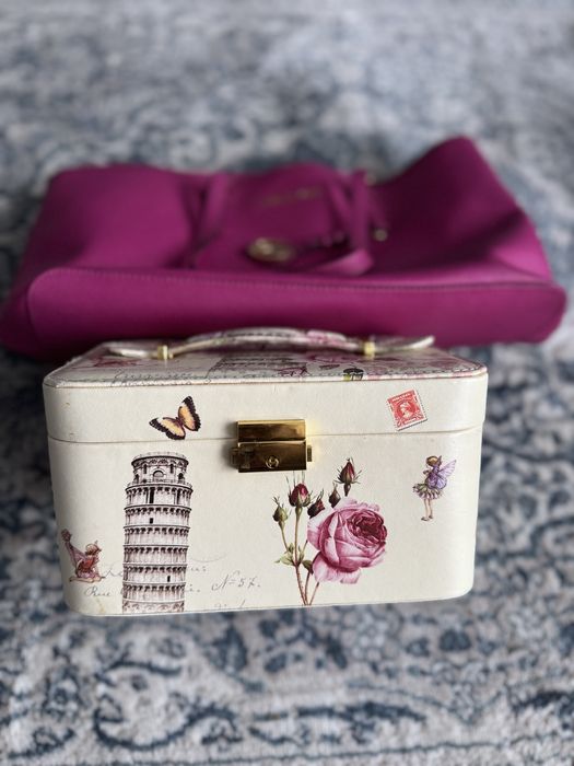 Футляр, шуатулка для украшений, колец, серег