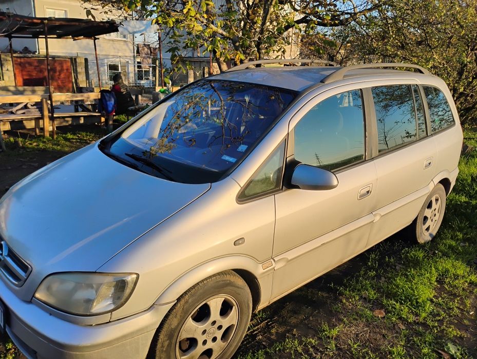 Продавам Опел Зафира 2.0DTI