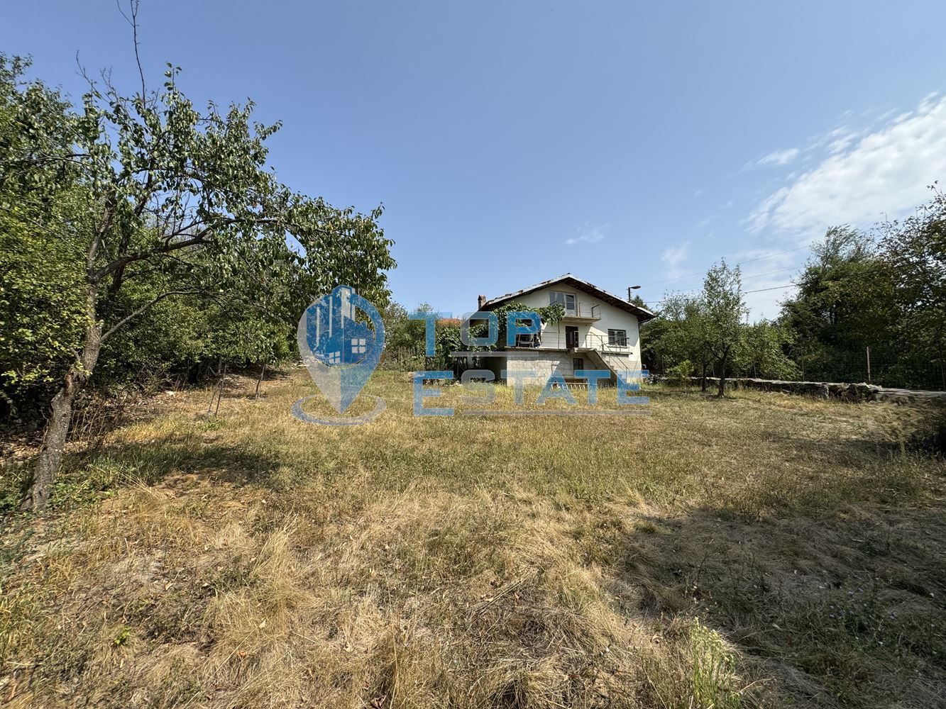 Масивна тухлена къща с прекрасна панорамна гледка в с. Габровци, обла