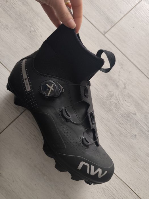 Зимни обувки за колоездене