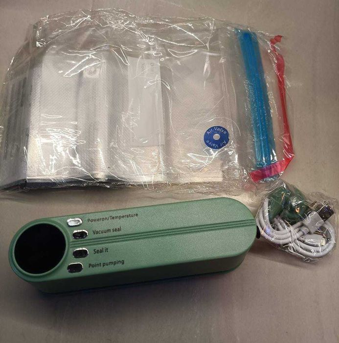 Преносим вакуумен уред 3 в 1 за твърди и течни храни