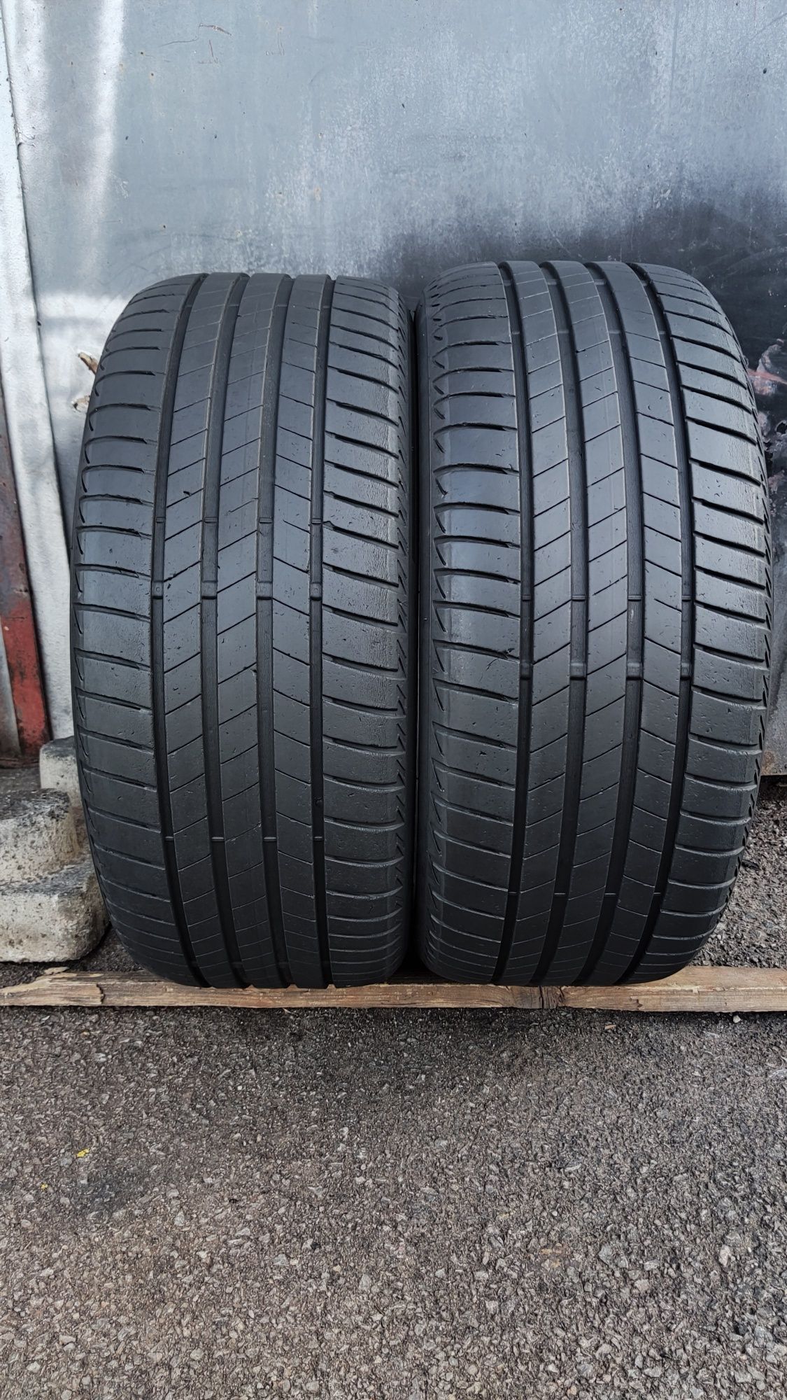 2бр. летни гуми 225/45/17  Bridgestone Turanza T005
dot22 
6.8mm
Добро
