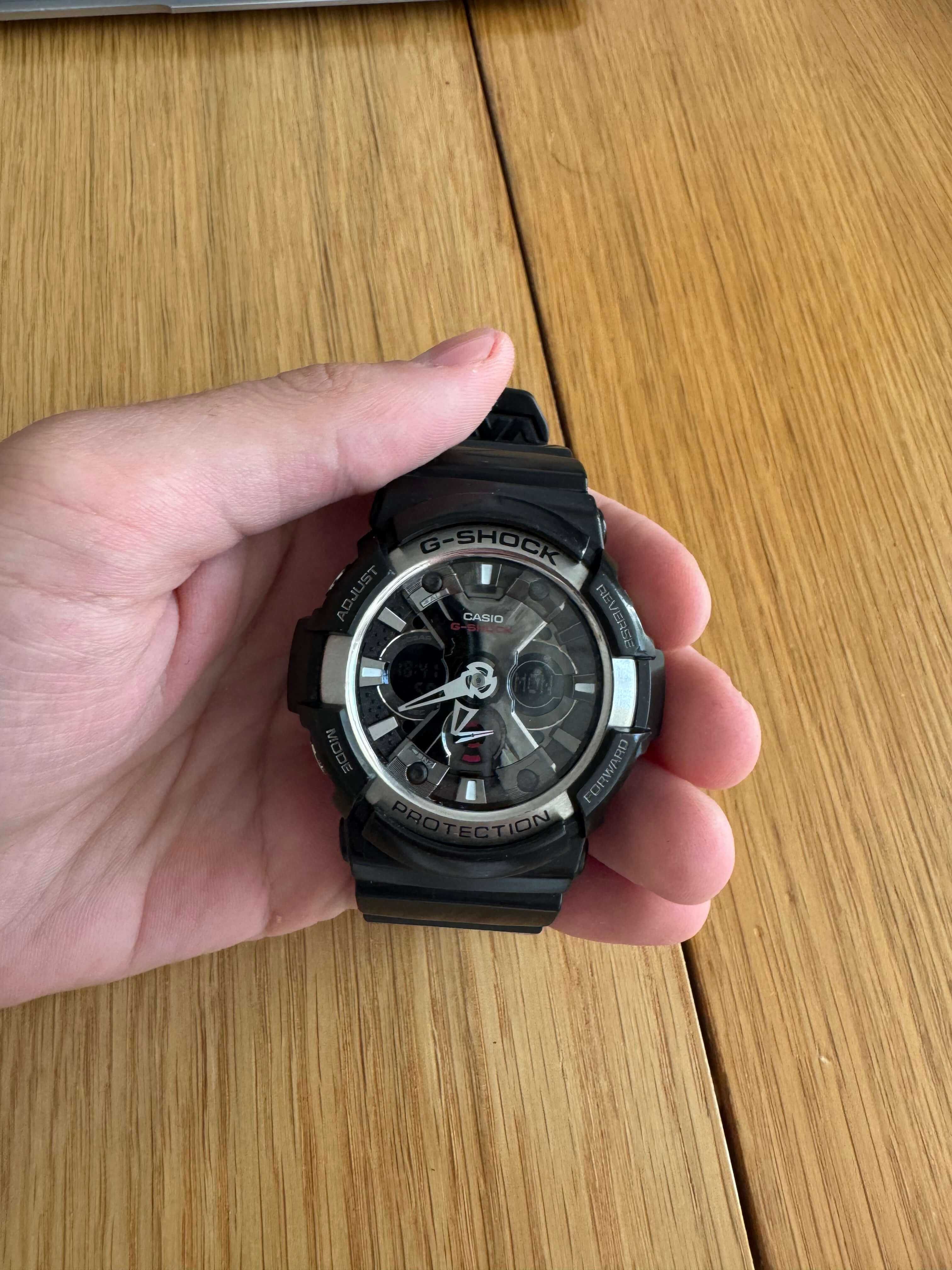 Часовник Casio G-Shock GA-200-1AER