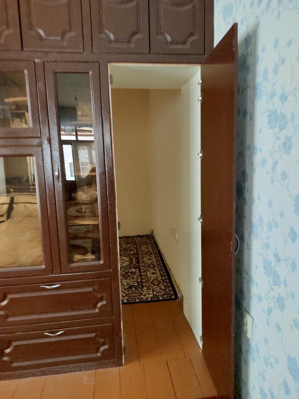 Продам дом 6 соток 7 комнат нормальный ремонт СЕЛСКИЙ