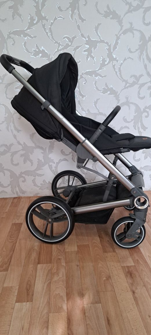 Продаётся детская коляска 2 в 1