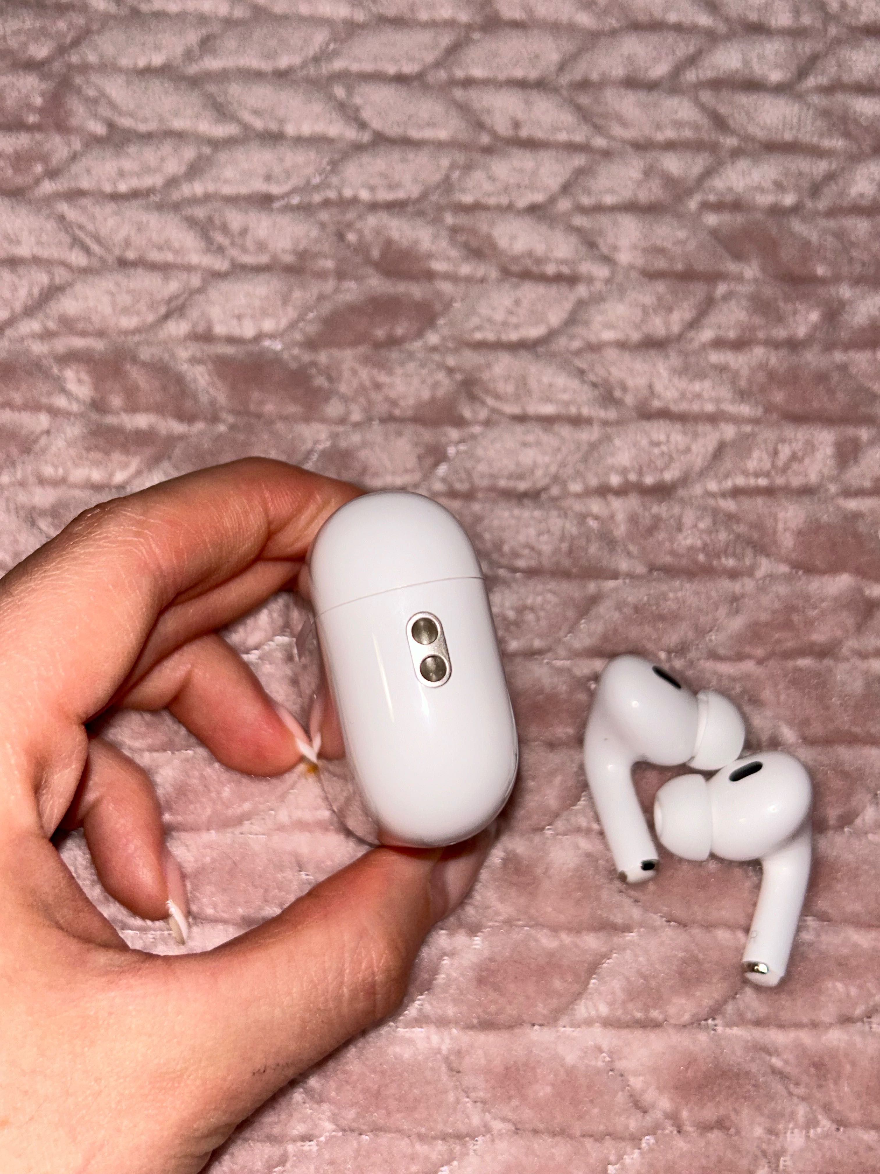 Apple AirPods Pro 2nd generation без гаранция + КЕЙС ПОДАРЪК