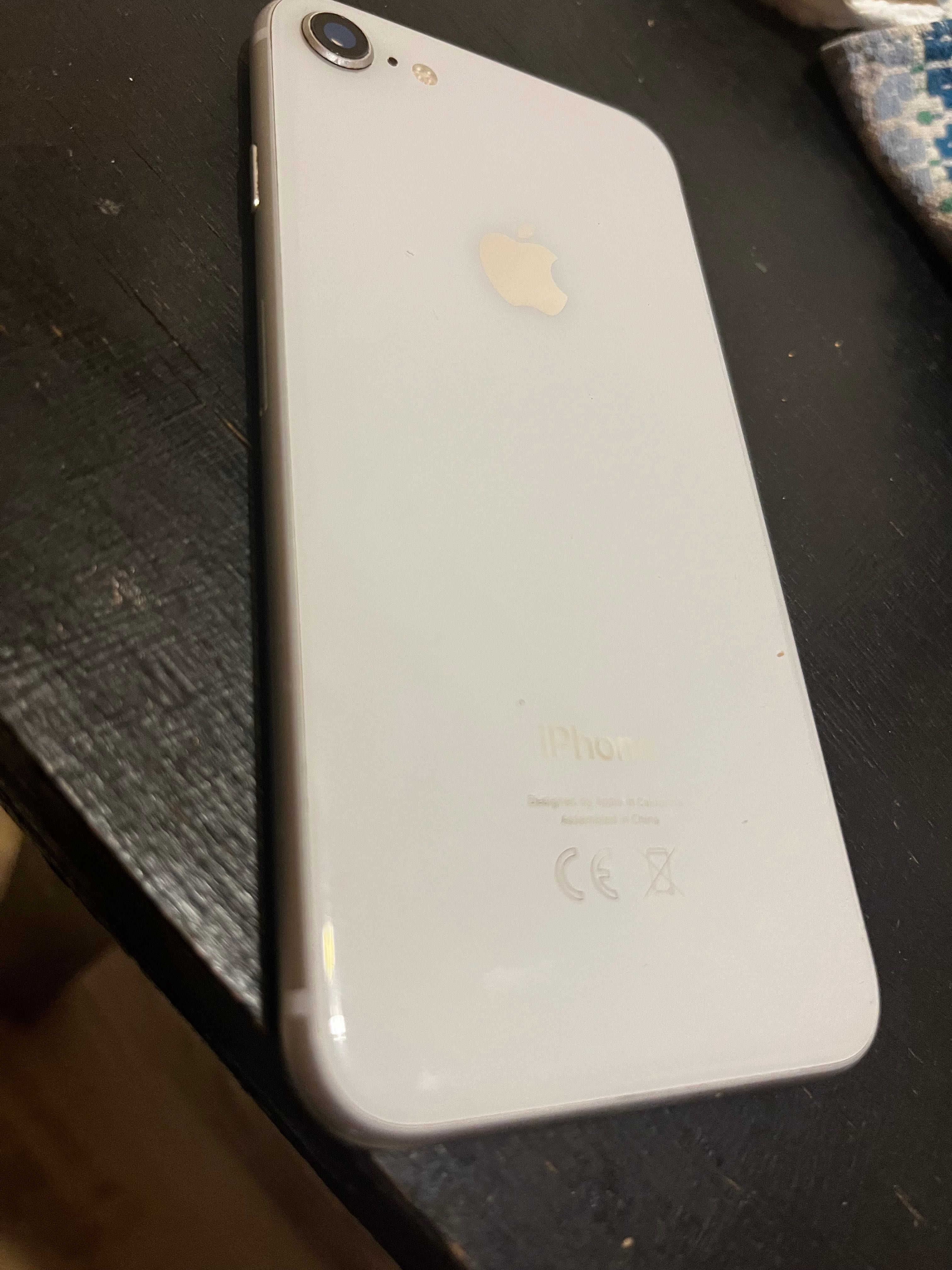 iPhone 8 Бял 64Gb НОВ