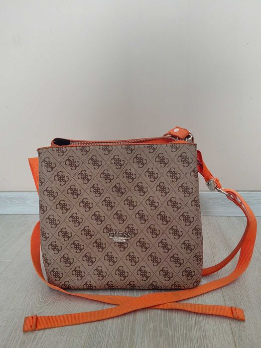 Дамски чанти Guess,Stradivarius,Balenciaga